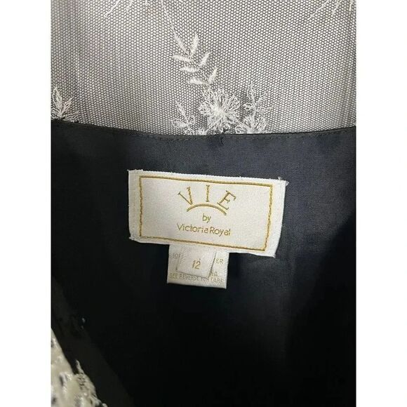 VIE BY VICTORIA ROYAL Black Beaded Embroidered Top Size 12 - Picture 6 of 10